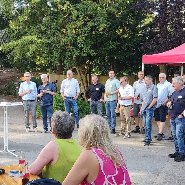 Vertreter von Handwerk, IHK, Innungen und Stadtverwaltung tauschen sich über Fachkräftemangel, Unternehmensnachfolge und die Zukunft des Handwerks aus.
