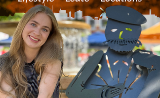 Das Bild zeigt das Logo des Peiner Podcast Peine, was geht. Eine Frau sitze neben einem stilisierten Künstler aus Stahl. 
