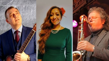 Dreiteilige Bildcollage der Band AlphaJazz mit den drei Ensemblemitgliedern: Links ein Gitarrist im blauen Anzug mit Gitarre, mittig Sängerin Edith Wiepen im grünen Kleid mit roter Blume im Haar, rechts Saxofonist Frank Linnemann beim Spielen seines Saxofons auf einer beleuchteten Bühne.