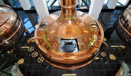 Die kupferne Sudpfanne der Härke Braumanufaktur Peine stand im Mittelpunkt der Brauerei und zeigt traditionelle Braukunst in eindrucksvoller Form.