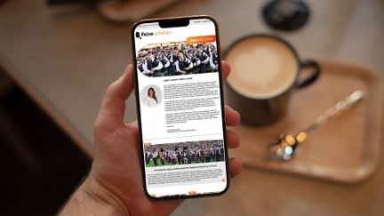 Newsletter „Peine erleben“ auf einem Monitor mit Stadtmotiv aus Peine und Veranstaltungstipps – digitale Informationen zu Events, Ausgehen und Freizeit in Peine.