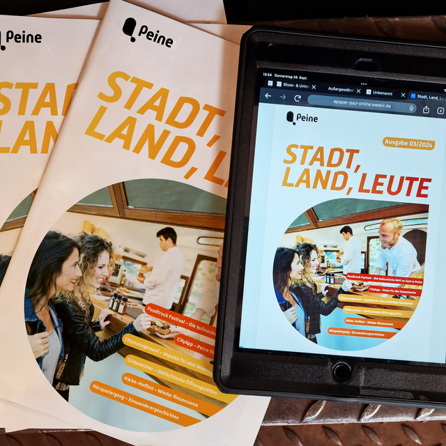 DAs Bild zeigt ein Tablet mit dem Stadtmagazin Stadt, Land, Leute darauf. Daneben liegen einige gedruckte Exemplare. 