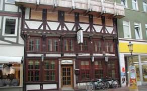 Historische Darstellung des Schwan Peine – traditionsreiches Gebäude mit Fachwerkarchitektur, bedeutender Kultur- und Veranstaltungsort mit Geschichte in der Peiner Stadtgeschichte.