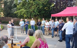 Vertreter von Handwerk, IHK, Innungen und Stadtverwaltung tauschen sich über Fachkräftemangel, Unternehmensnachfolge und die Zukunft des Handwerks aus.
