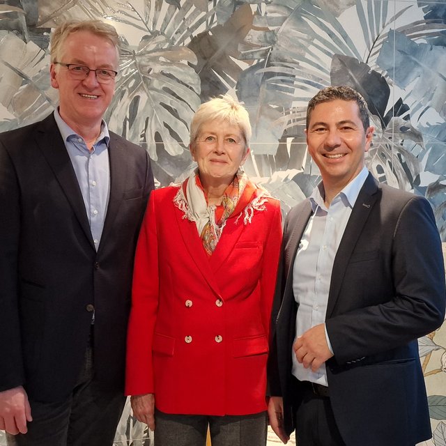 Das Bild zeigt die drei Geschätsführer der Baustoff Brandes GmbH aus Peine. 