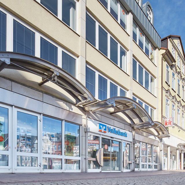 Das Bild zeigt die Fassade der Volksbank Brawo in Peine. 