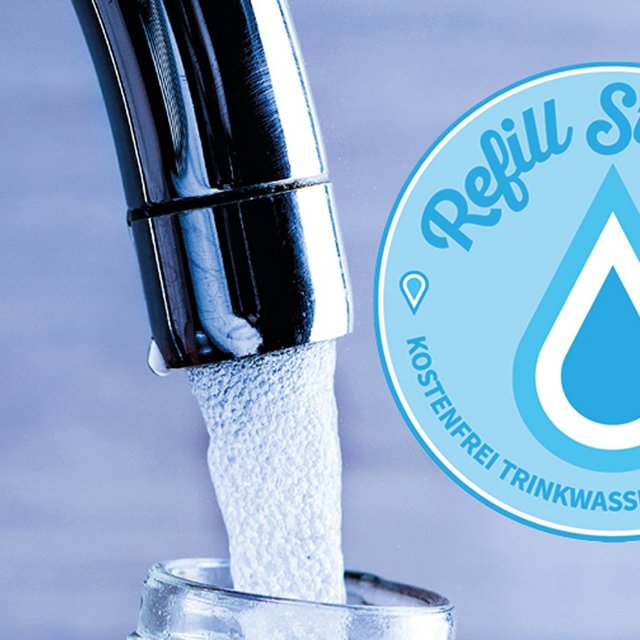 Das Bild zeigt einen Wasserhahn und das Logo der Initiative Refill Deutschland.