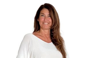 Das Bild zeigt Geschäftsführerin Anja Barlen-Herbig. 