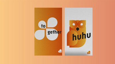 Das Bild zeigt zwei Postkarten mit einem Kleeblatt und einer Eule drauf. 