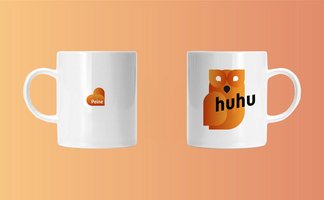 Das Bild zeigt die Eulentasse aus Peine von vorn und von hinten. 