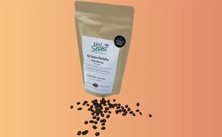 Das Bild zeigt eine Kaffeetüte vom Hof Stolte. 