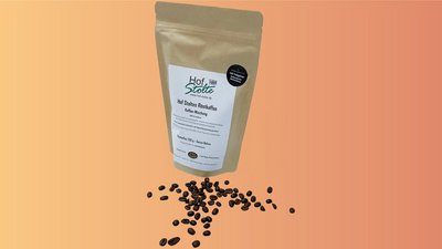 Das Bild zeigt eine Kaffeetüte vom Hof Stolte. 